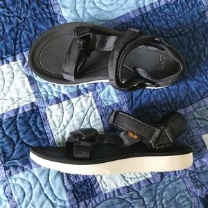 Women's Universal Premier Sandals - Black, Size 6, runs large